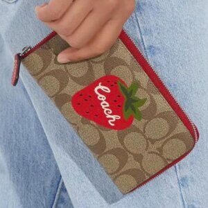 NEW Coach Wallet Medium Signature Strawberry Canvas Leather CH529 Khaki Brown